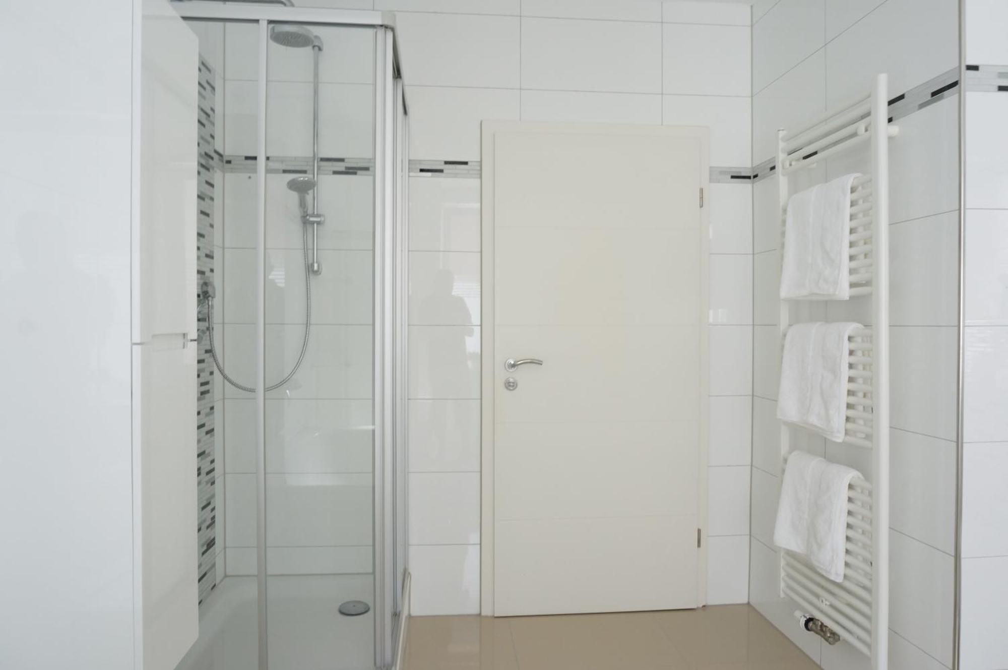 Mein Apartment Flowers Mit Kamin, Bis 10 Personen Frankenthal  Dış mekan fotoğraf